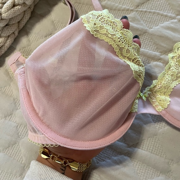 Victorias Secret Tease Unlined Demi 34D - Picture 5 of 5